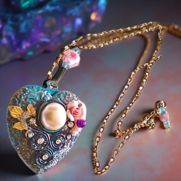 Handcrafted Heart Necklace with Handcrafted chain - Picture 6 of 15